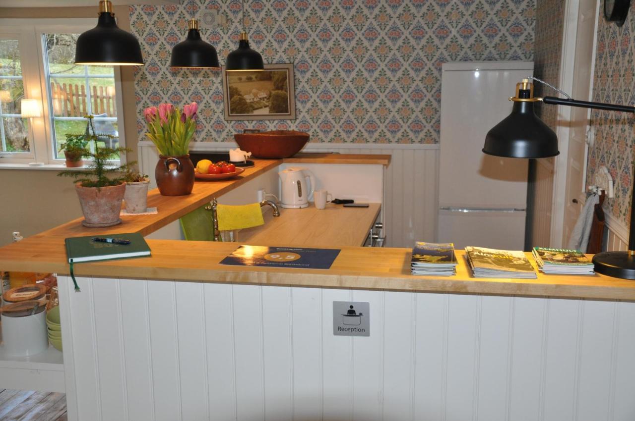 Hotel & Pensionat Bjoerkelund Stenbrohult  エクステリア 写真