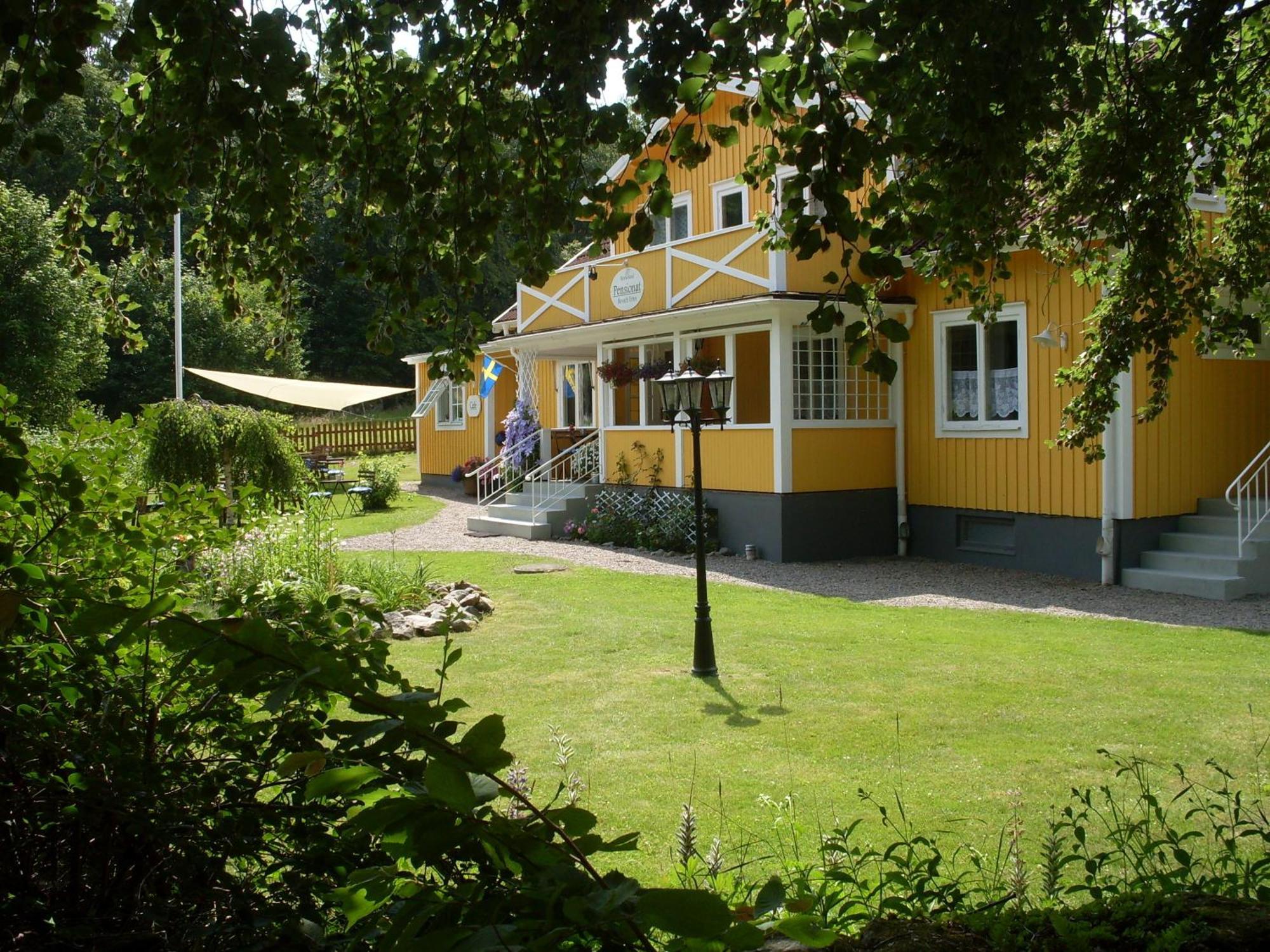 Hotel & Pensionat Bjoerkelund Stenbrohult  エクステリア 写真