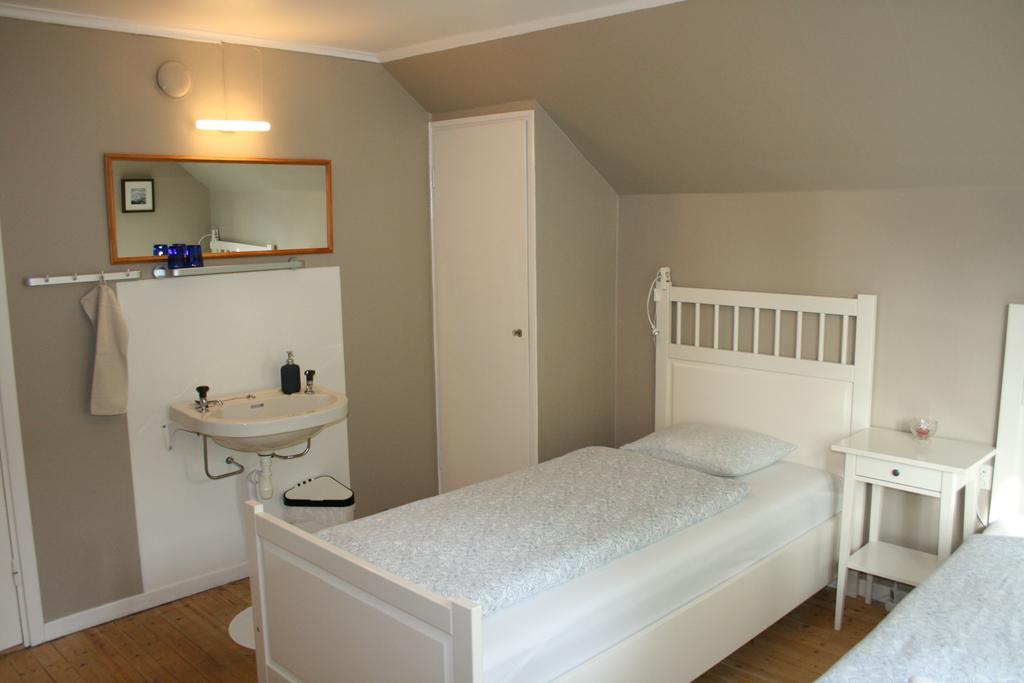 Hotel & Pensionat Bjoerkelund Stenbrohult  エクステリア 写真