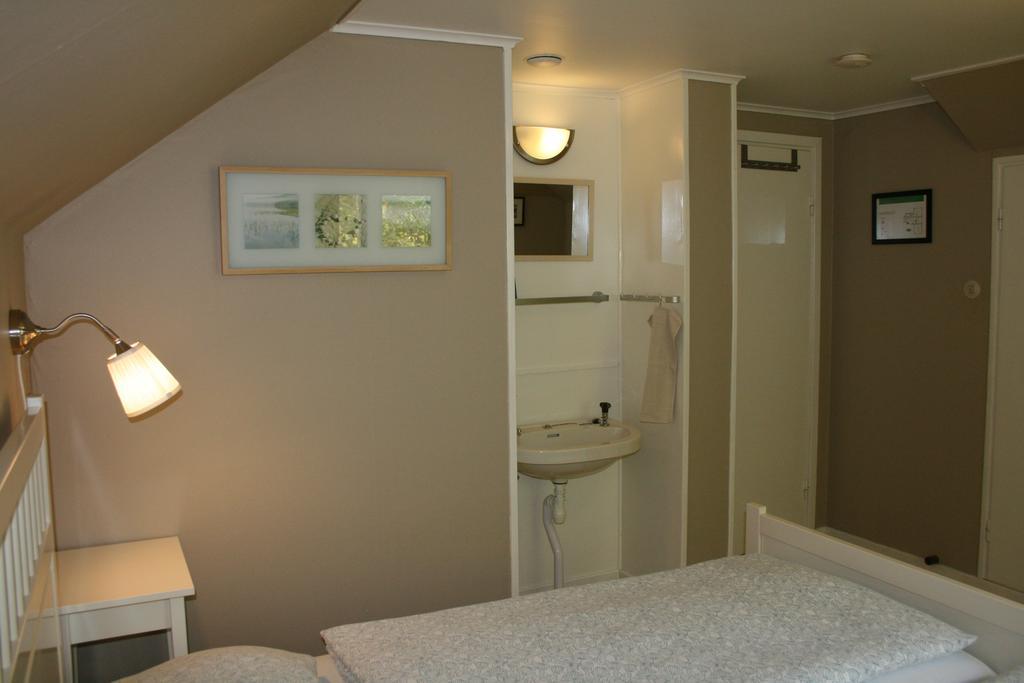 Hotel & Pensionat Bjoerkelund Stenbrohult  エクステリア 写真