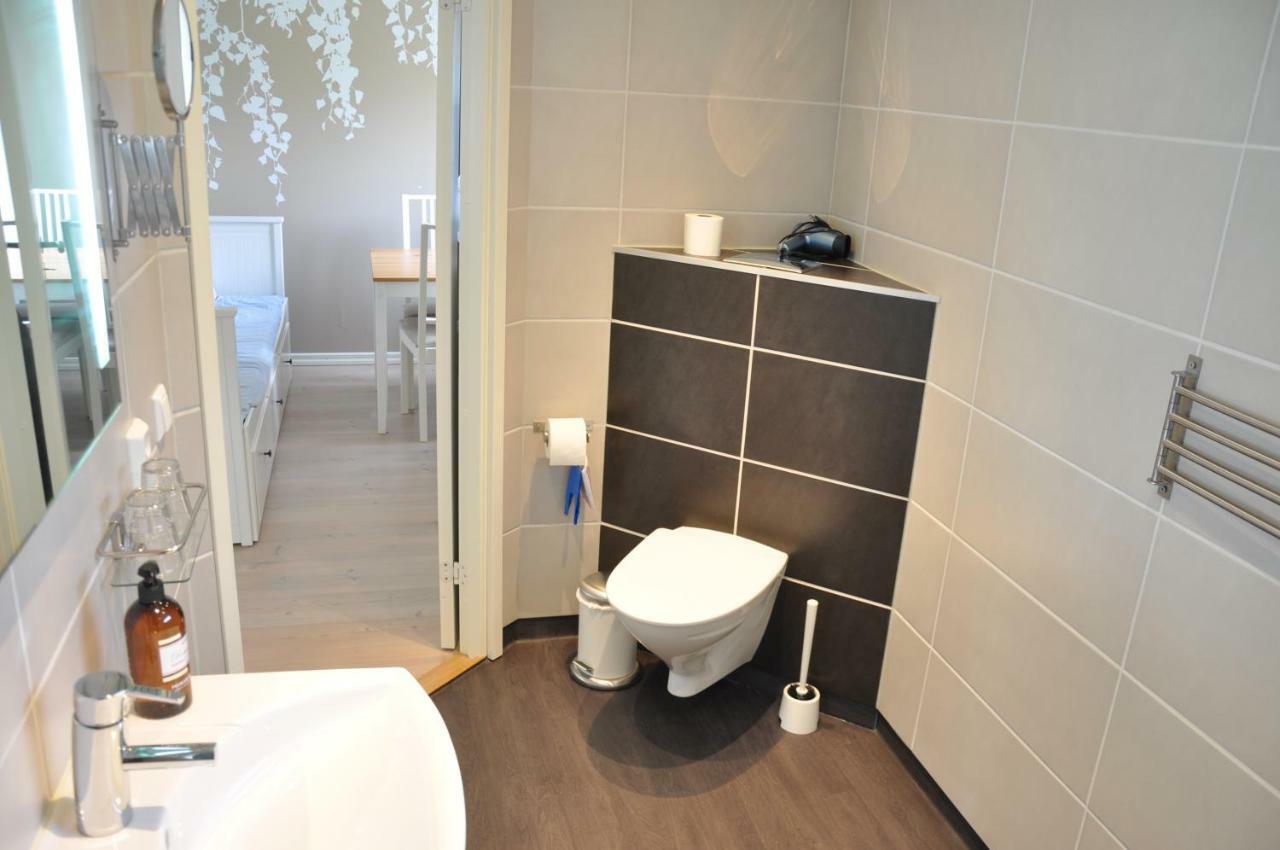Hotel & Pensionat Bjoerkelund Stenbrohult  エクステリア 写真