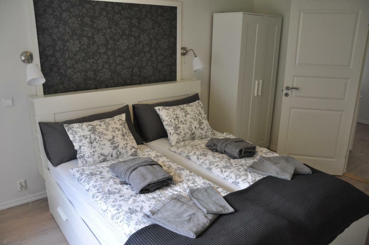 Hotel & Pensionat Bjoerkelund Stenbrohult  エクステリア 写真