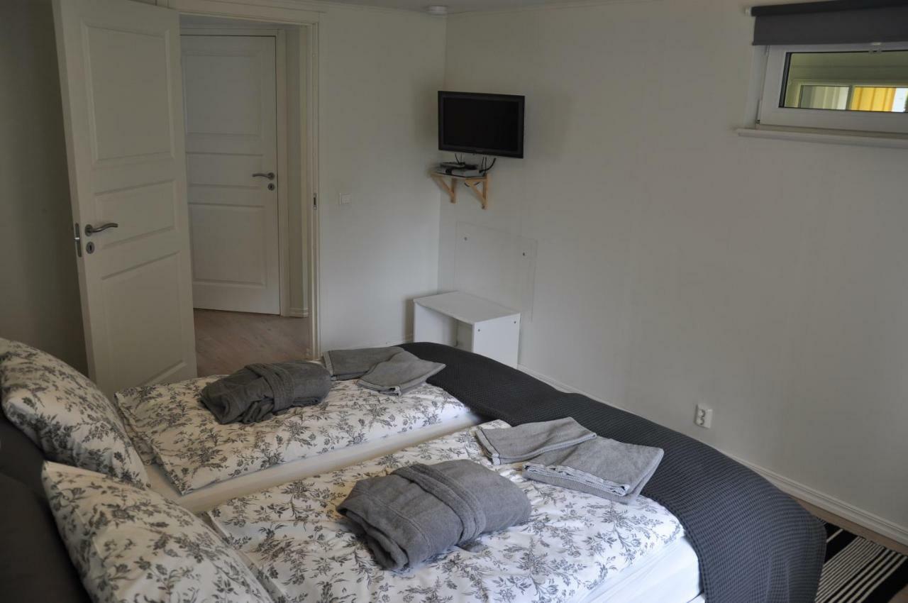 Hotel & Pensionat Bjoerkelund Stenbrohult  エクステリア 写真