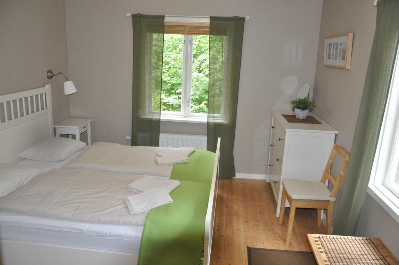 Hotel & Pensionat Bjoerkelund Stenbrohult  エクステリア 写真