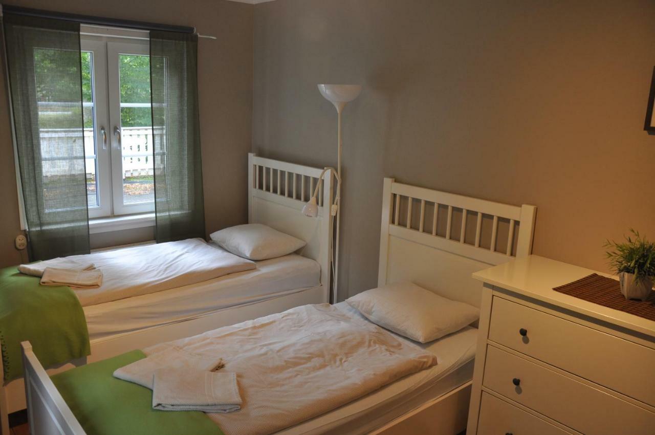 Hotel & Pensionat Bjoerkelund Stenbrohult  エクステリア 写真