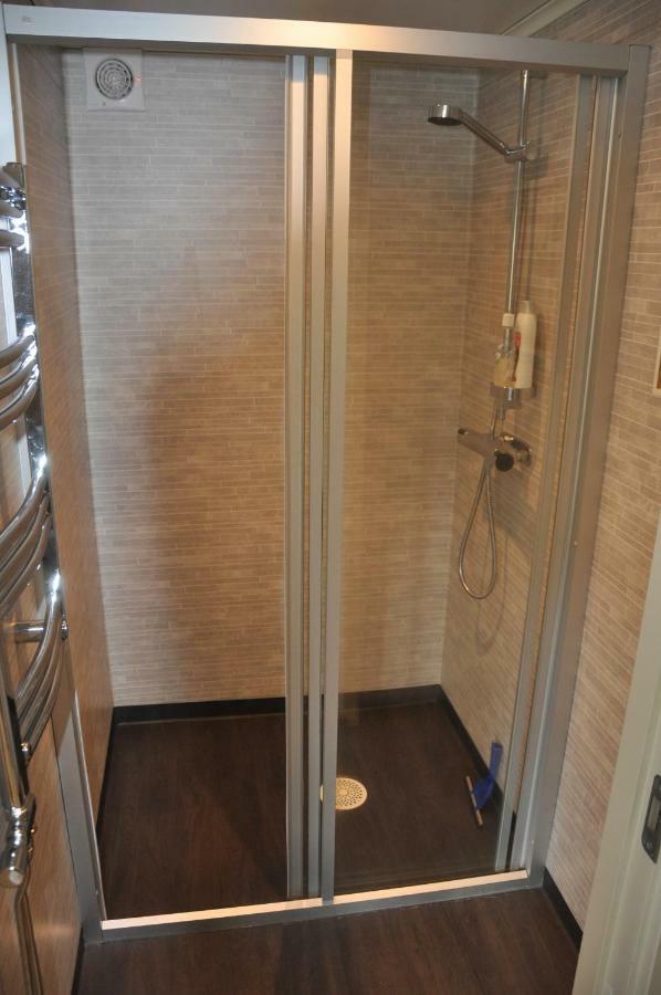Hotel & Pensionat Bjoerkelund Stenbrohult  エクステリア 写真