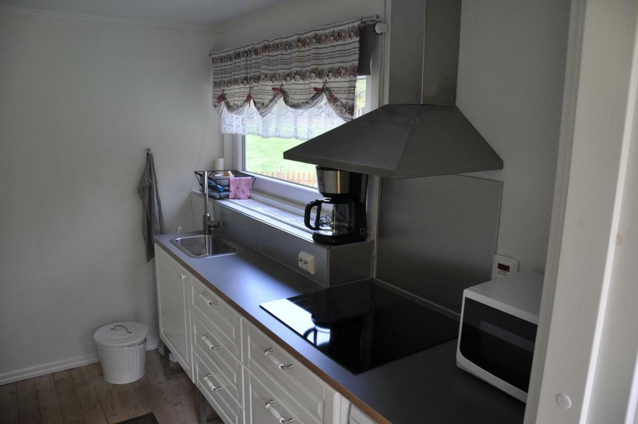 Hotel & Pensionat Bjoerkelund Stenbrohult  エクステリア 写真